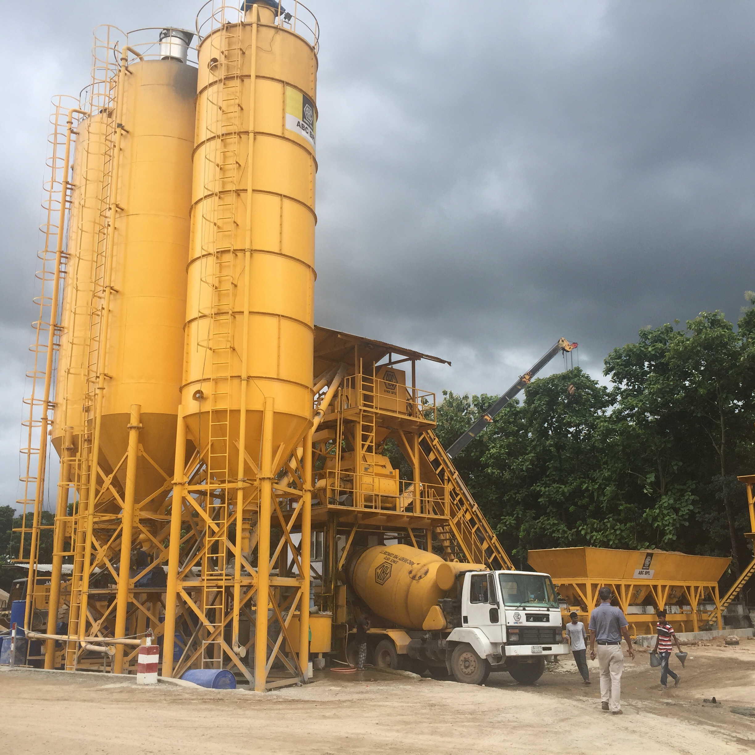 Vue du site de l'usine de traitement par lots rmc