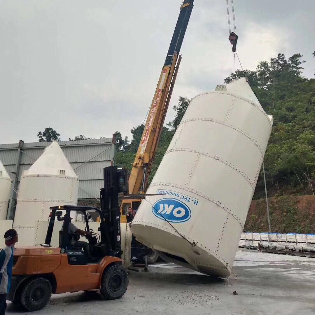 Silo à ciment de 50t en cours d'installation en malaisie